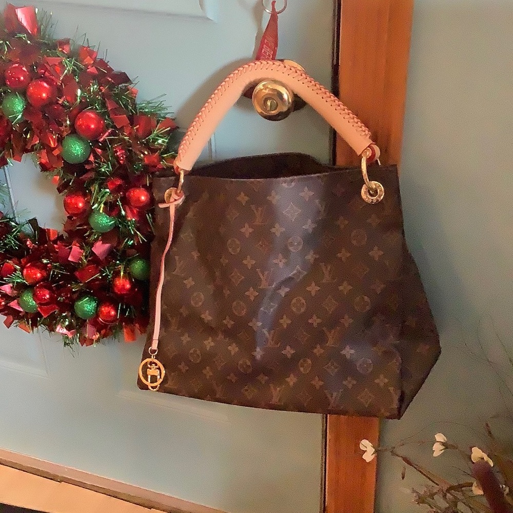 LV lookalike